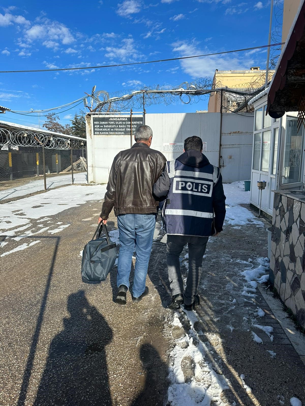 53 yıl kesinleşmiş hapis cezası olan 5 zanlı yakalandı