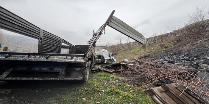 Şarampole devrilen tırın sürücüsü yaralandı