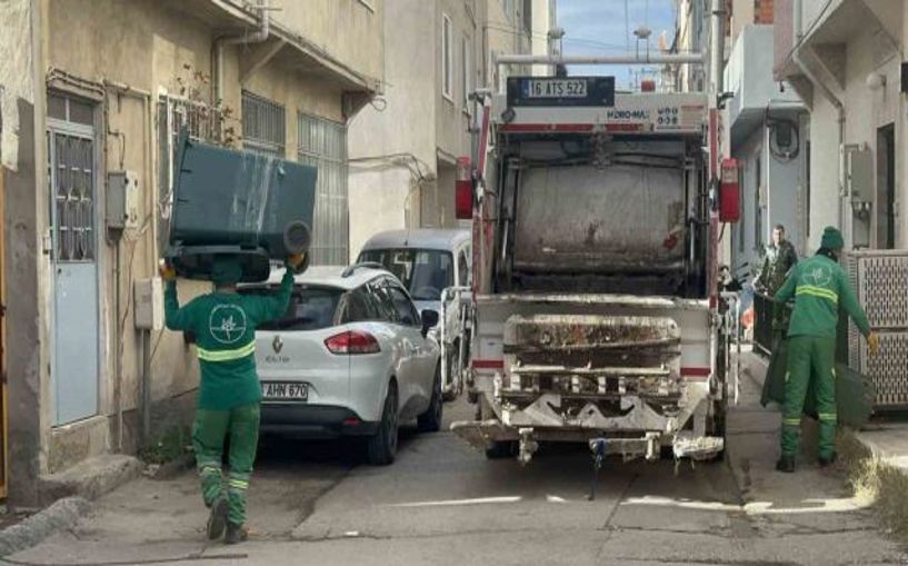 (Video) Horon oynayan temizlik işçisi yüzleri güldürdü