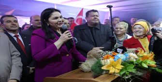 AK Parti Edirne Belediye Başkan adayı İba, kente gelişinde partililerce karşılandı