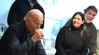 Biden musluk suyu içti, “kimyasal değil” dedi!