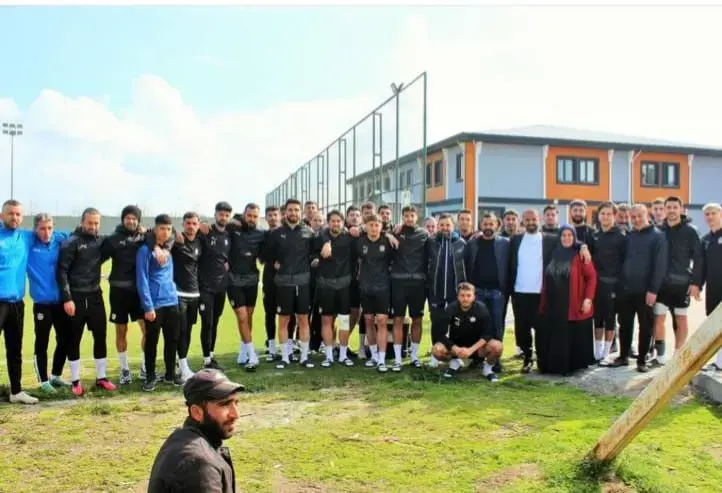 Sakat futbolcular iyileşti diye kurban kesti