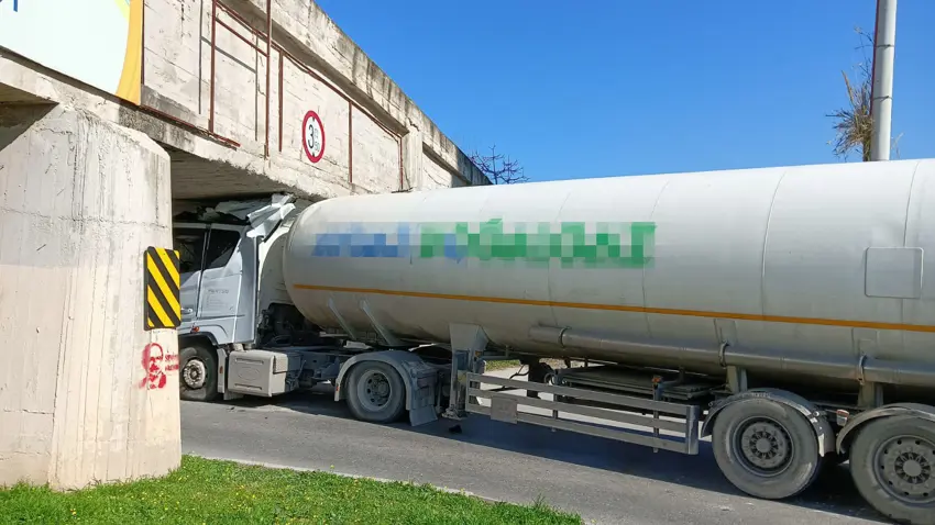 Mersin'de Doğalgaz tankeri sıkıştı, korku dolu anlar yaşandı