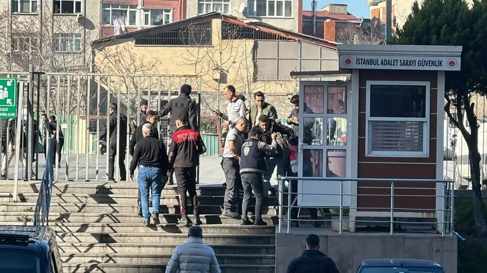 Son dakika! Çağlayan Adliyesi'nde polis noktasına silahlı saldırı