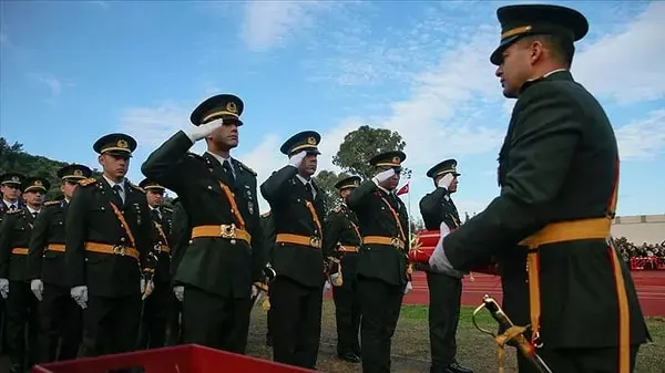 Atatürk Rozeti Kavgası  Tuzla'daki Soruşturmada 'TSK'den Ayırma' Kararı