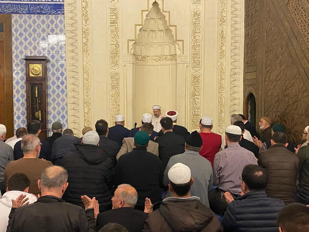 Diyanet İşleri Başkanı Erbaş, ilk teravih namazını Hacı Bayram-ı Veli Camisi'nde kıldırdı