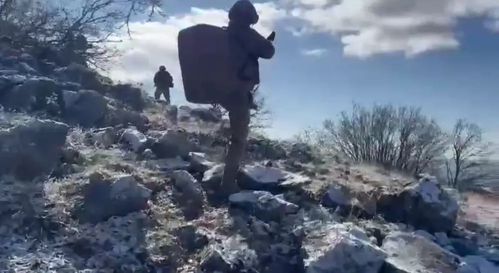 İnleri başlarına yıkılıyor! Lice'de terör operasyonu