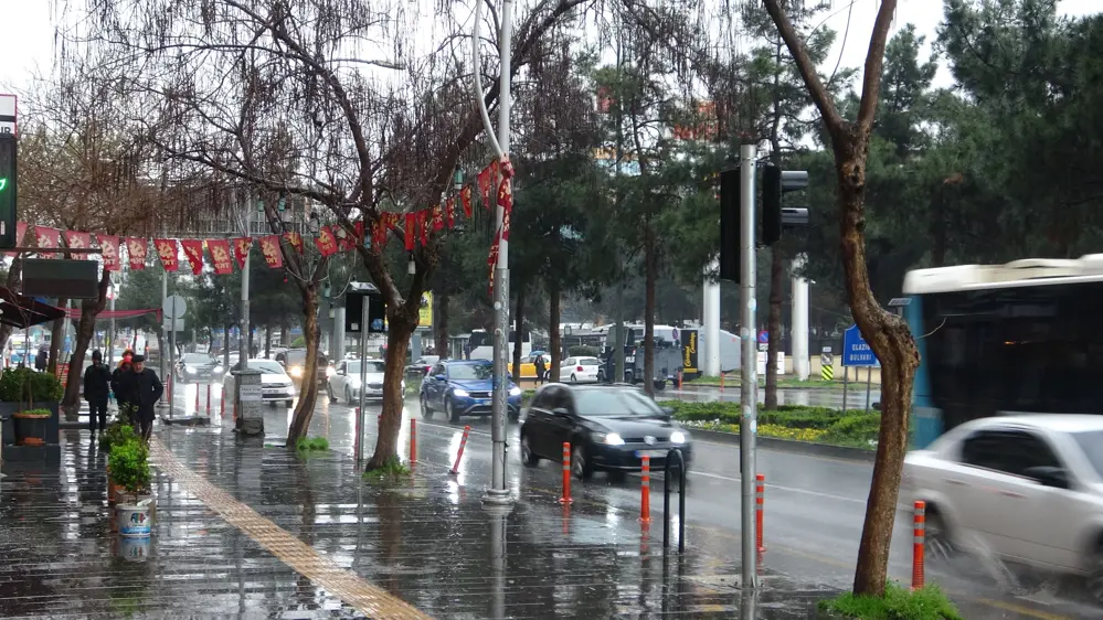 Diyarbakır’da sağanak yağış etkili oldu