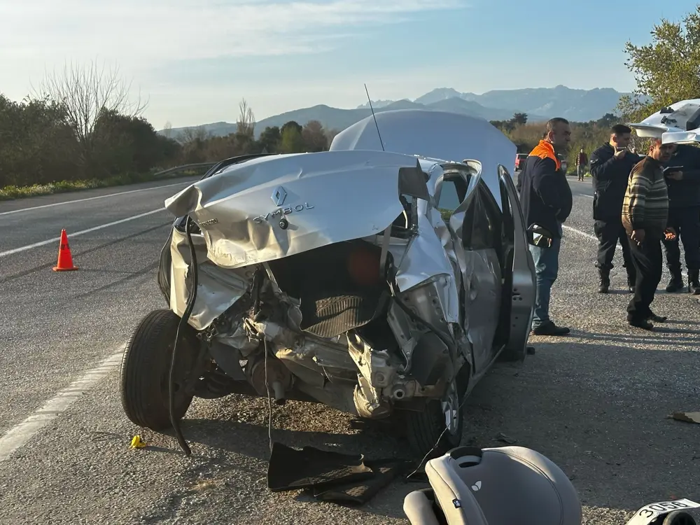 Karayolu'nda zincirleme feci kaza: 1'i çocuk 5 yaralı