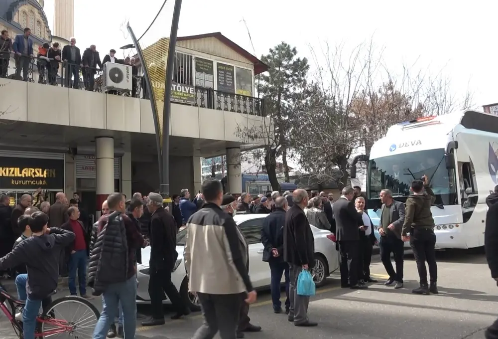 Ali Babacan’ın ziyaretine, vatandaşın ilgisinin az olması dikkat çekti