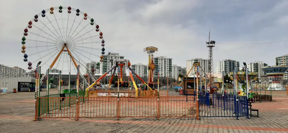 Yenilenen lunapark ziyaretçilerini bekliyor