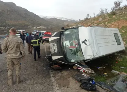 Devrilen okul servisindeki 1 öğrenci öldü, 5'i öğrenci 6 kişi yaralandı