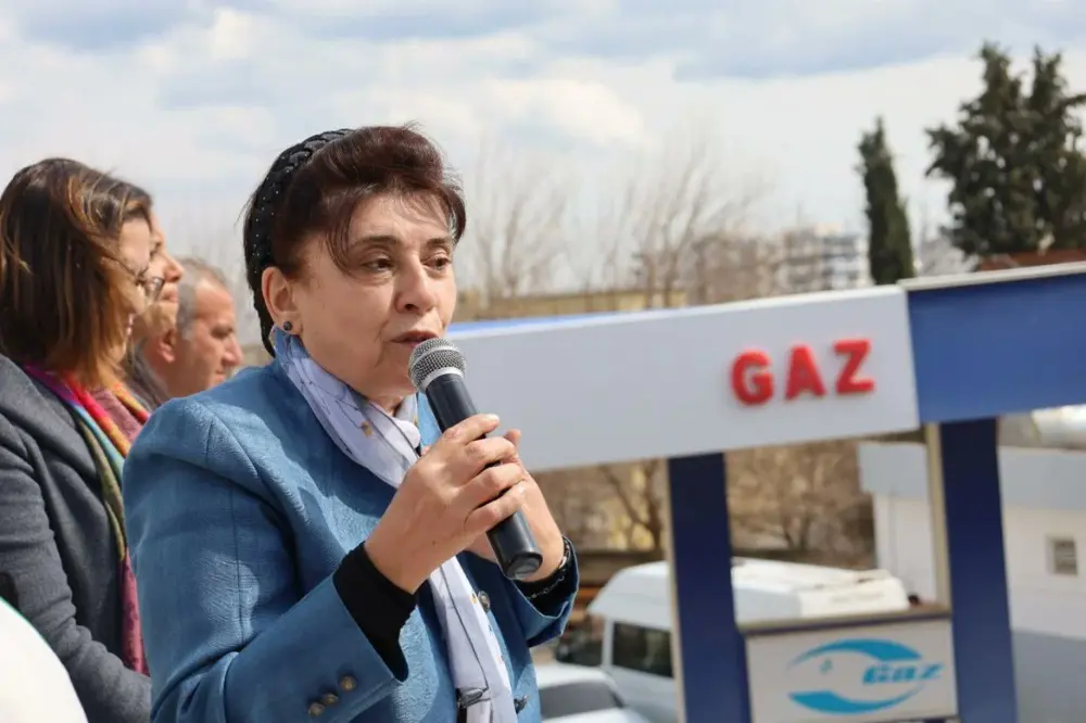 Leyla Zana'dan muhalefete: “Bir kere de siz Kürtlere oy verin”