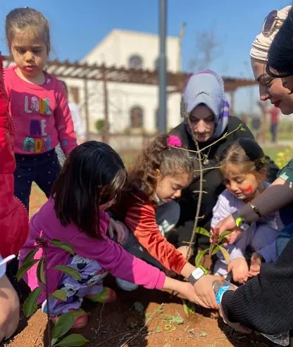 Bağlar’da geleceğin umudu çocuklar aydınlık yarınlar için fidan dikti