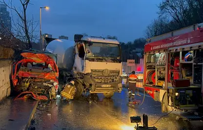 Sarıyer’de feci kaza! Beton mikseriyle kamyon çarpıştı