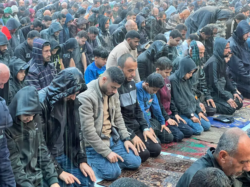 Gazze Şeridi'nde abluka ve saldırılara rağmen bayram namazı kılındı