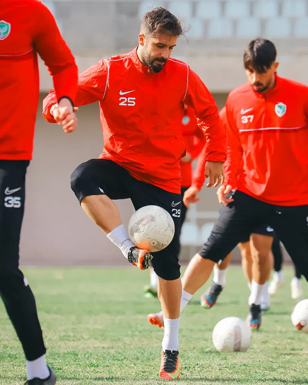 İlk yarıda Amedsporlu oyuncu fenalaştı; Amedspor devre arasına 1-0 önde girdi