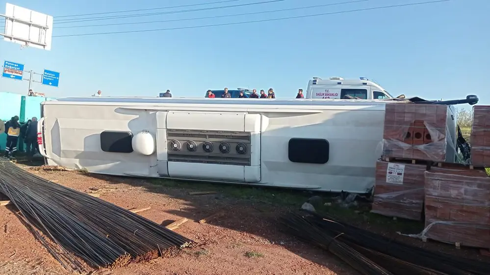 Malatya'da feci kaza! Otobüs devrildi; 1'i ağır, 22 yaralı