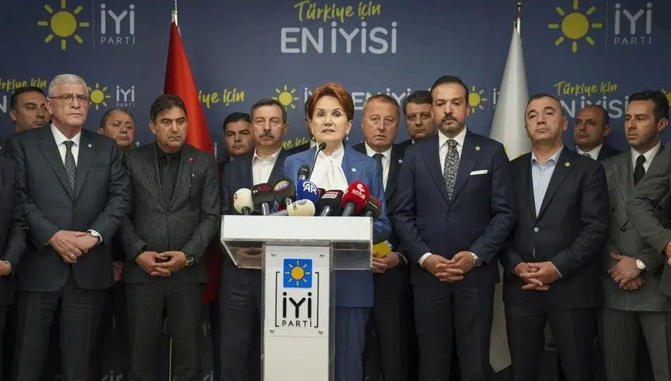 Meral Akşener'den kurultay öncesi şaşırtan hamle: Hepsini sildi