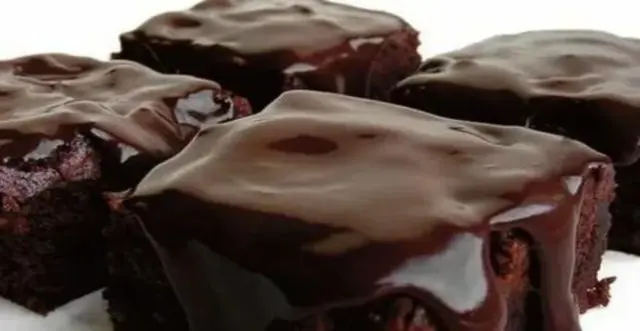 Çayın yanına şipşak hazır çikolatalı brownie tarifi! Misafirleriniz bu lezzete bayılacak