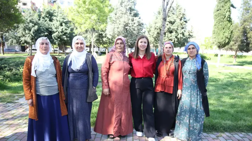 Diyarbakır'a kamu görevlisinin eşi olarak geldi muhtar oldu