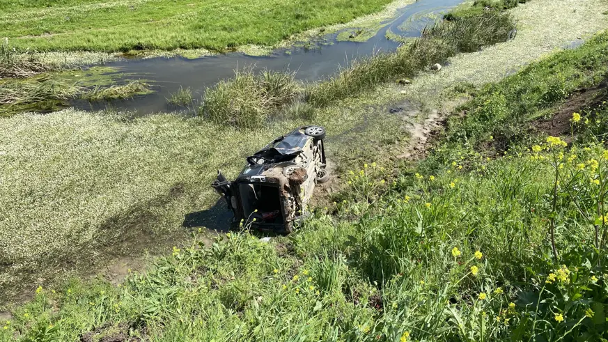 Diyarbakır'da kınaya giden aile dereye uçtu