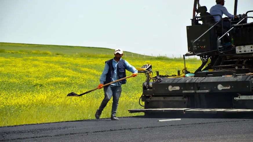 DBB'den  Bırkleyn Caddesinde yol çalışması