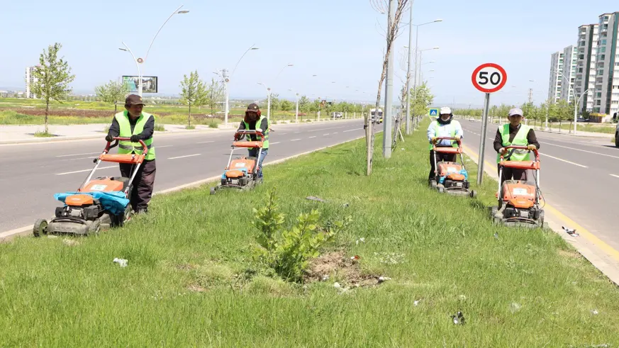 Diyarbakır'da günlük 150 bin metrekarelik yeşil alanda çalışma yürütülüyor