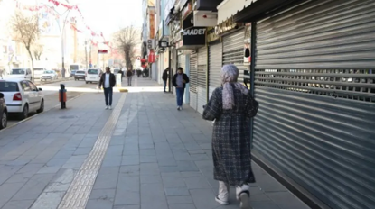 Van'da protesto sürüyor: Esnaf kepenk açmadı