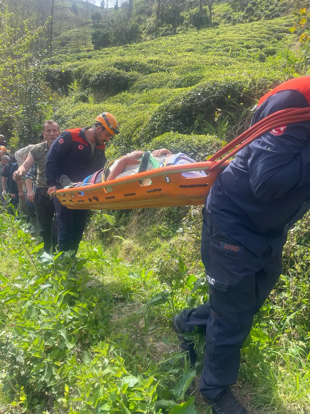 Yük teleferiğinden 2 kişi düştü; olay yerine çok sayıda ekip gönderildi