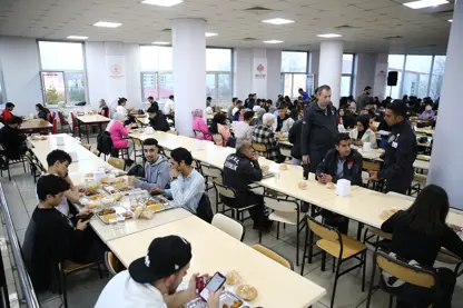 Diyarbakır Vakıflar Bölge Müdürlüğü tarafından öğrencilere iftar verildi