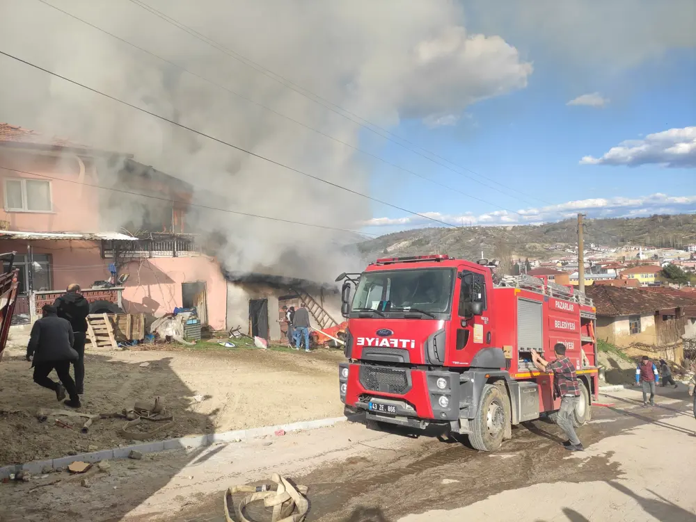 Ahır yangınında çok sayıda hayvan telef oldu