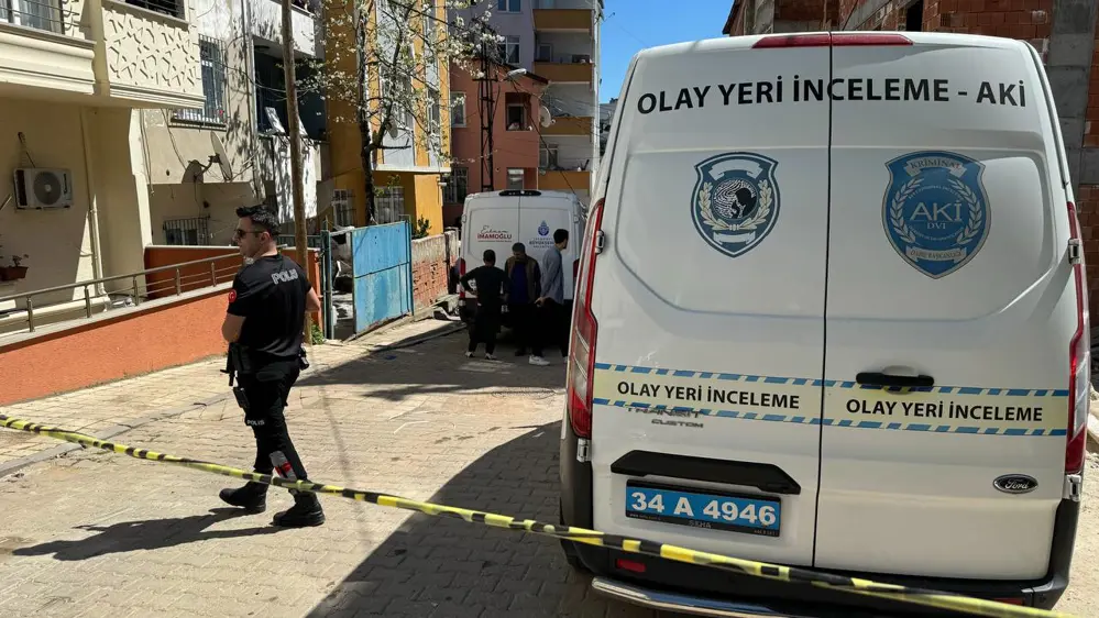 Kendi ailesinden 2 kişiyi öldürdü, 2 kişiyi ağır yaraladı