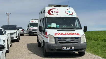 Diyarbakır'da kaza! Otomobil şarampole yuvarlandı, yaralılar arasında çocuklarda var