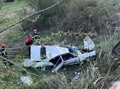 Otomobil ile motosikletin çarpıştığı kazada 3 kişi öldü