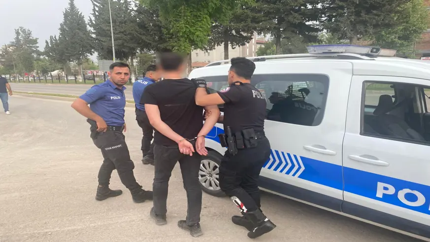 Sahte komiser, gerçek polislere yakalandı