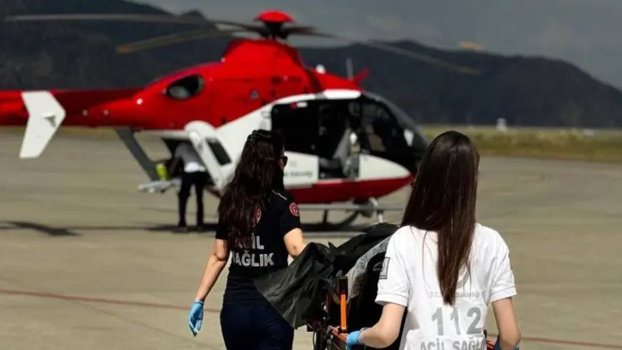 Ambulans helikopter yaşlı hasta için havalandı