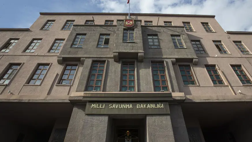 MSB kaynakları: “(Suriye’de görevli birlik komutanının makam aracıyla insan kaçakçılığı yapıldığı iddiaları) Olaya karışan kişiler tutuklanmışlardır