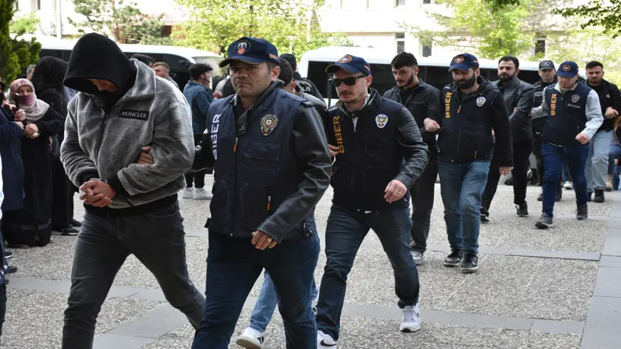 Yasa dışı bahis operasyonunda yakalanan 27 zanlı adliyede