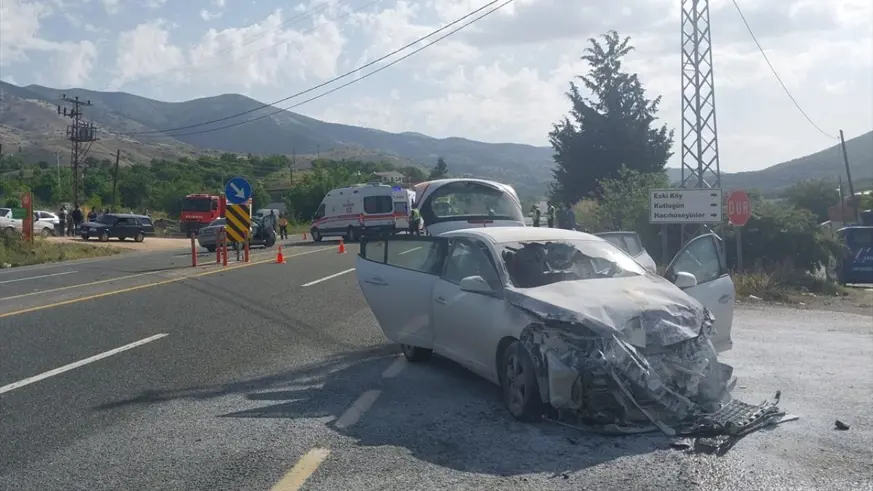 Elazığ'da trafik kazası: 1 ölü, 6 yaralı