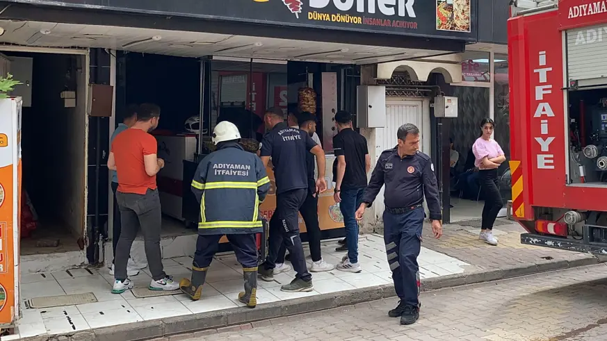 İş yerinde çıkan yangında 2 kişi dumandan etkilendi