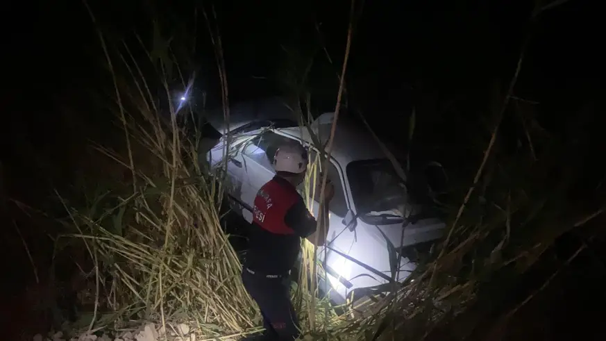 Şanlıurfa'da sulama kanalına devrilen otomobildeki 2 kişi yaralandı