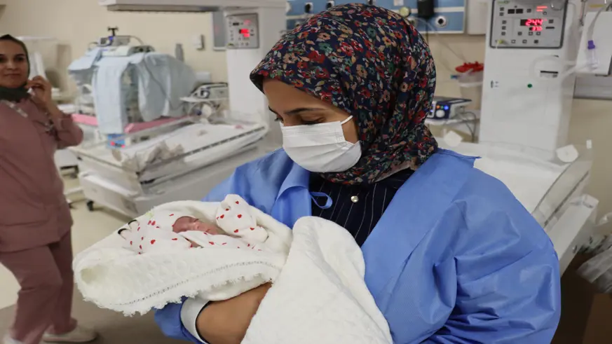 Adıyaman'da 585 gram doğan bebek 107 gün sonra taburcu edildi