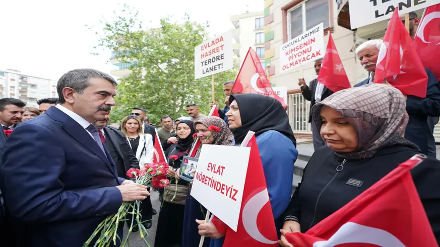 Bakan Tekin, Diyarbakır annelerini unutmadı