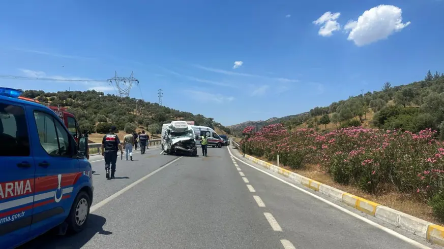 Aydın'da iki minibüs çarpıştı: 17 kişi yaralandı