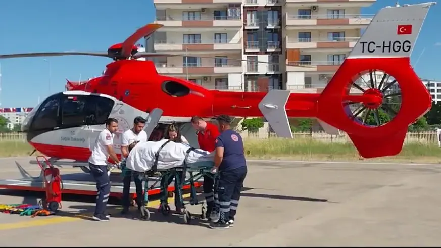 Trafik kazasında yaralanan vatandaş ambulans helikopterle hastaneye nakledildi