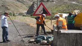 Hakkari-Van karayolu çöplerden temizlendi