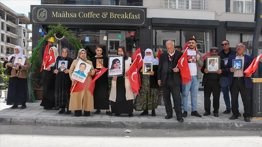 Vanlı aileler DEM Parti İl Başkanlığı önündeki eylemlerini sürdürdü