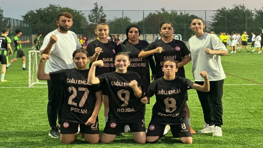 Cizreli kızlar, sokak futbolu 5x5 oyunlarında bölge şampiyonu oldu