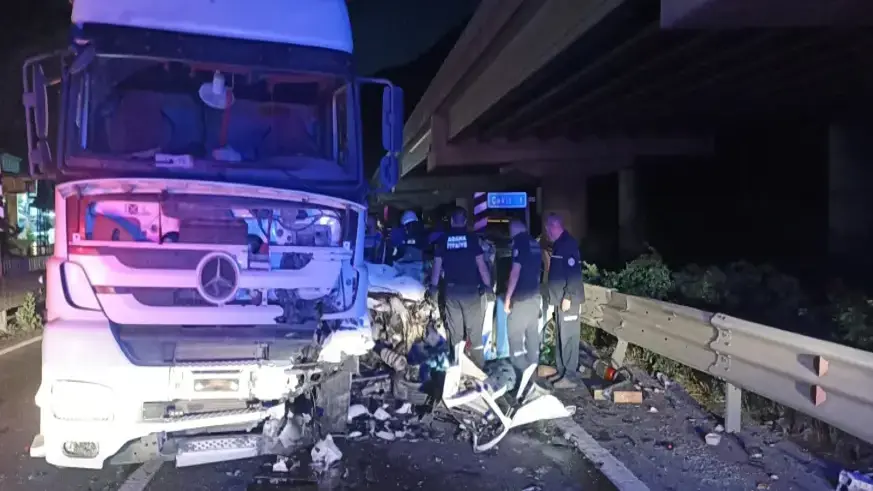 Adana'da tırla otomobil çarpıştı: 1 ölü